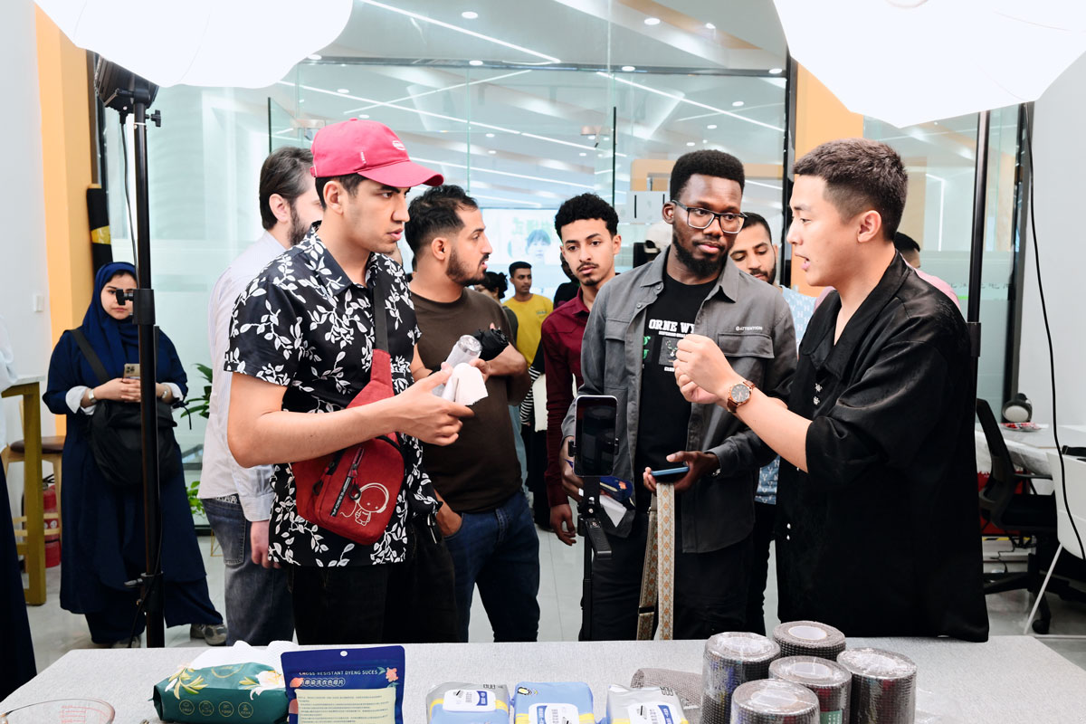 九游娱乐：2024年6期｜区域一体化背景下的国际人才引进策略(图2)