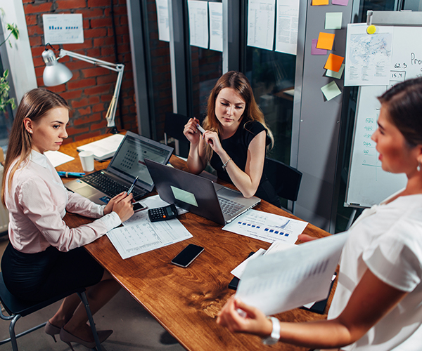 九游娱乐：澳德华移民顾问24小时为您服务(图6)