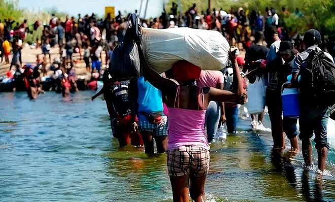 “润人”要倒霉了？美国二次包机遣返中方非法移民我方迅速表态(图4)