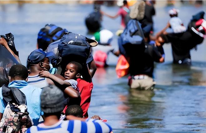 “润人”要倒霉了？美国二次包机遣返中方非法移民我方迅速表态(图13)