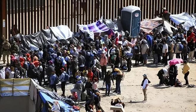 九游娱乐：撕毁中国护照在美国当非法移民的华人被遣返后下场如何？(图8)