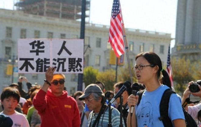 九游娱乐：撕毁中国护照在美国当非法移民的华人被遣返后下场如何？(图4)