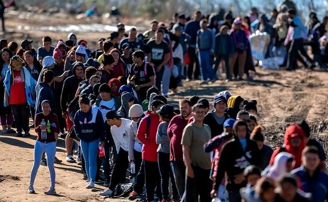 九游娱乐：撕毁中国护照在美国当非法移民的华人被遣返后下场如何？(图6)