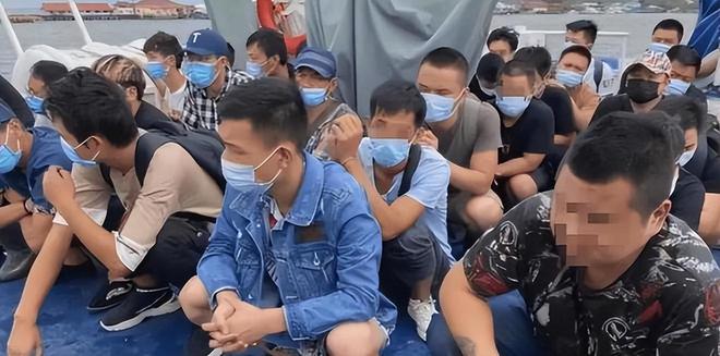 九游娱乐：撕毁中国护照在美国当非法移民的华人被遣返后下场如何？(图7)