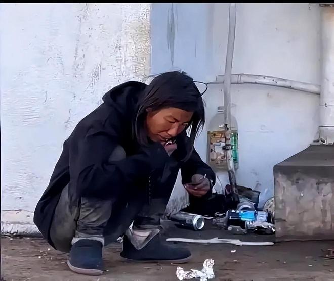 九游娱乐：撕毁中国护照在美国当非法移民的华人被遣返后下场如何？(图18)