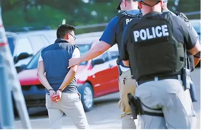 美国派多架专机遣返中国移民我国又不承认双重国籍他们咋办？(图11)