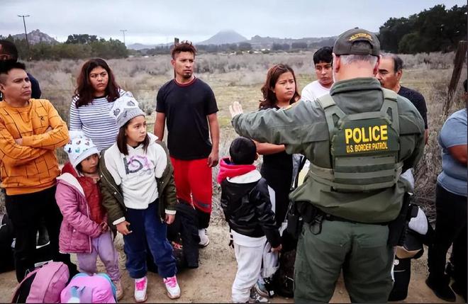 美国派多架专机遣返中国移民我国又不承认双重国籍他们咋办？(图3)