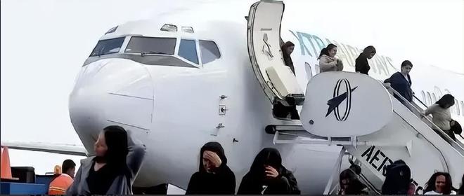 美国派多架专机遣返中国移民我国又不承认双重国籍他们咋办？(图5)