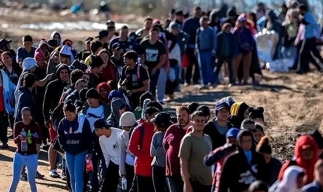 美国派多架专机遣返中国移民我国又不承认双重国籍他们咋办？(图16)