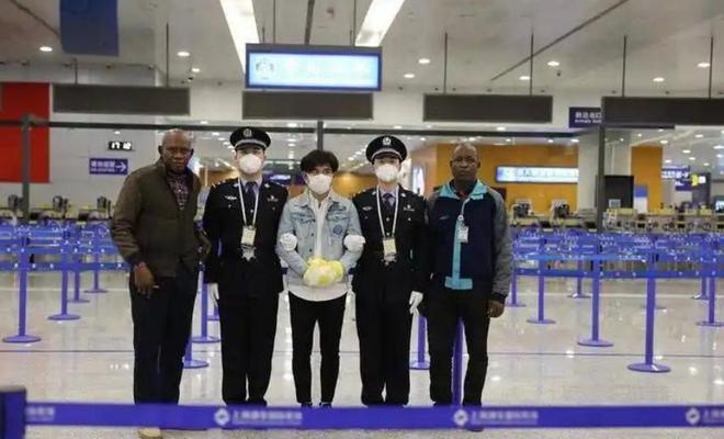 双重国籍我国不承认美国遣返的美籍华人没有国籍该何去何从？(图1)