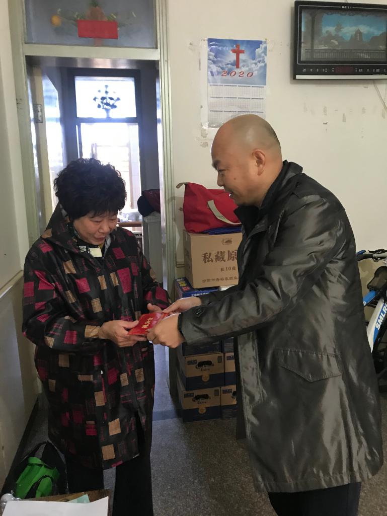 九游娱乐文化：区移民服务中心开展“迎新春送温暖”春节慰问活动(图3)