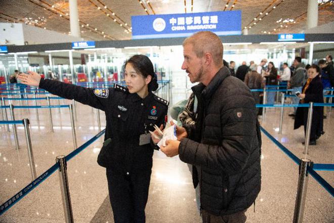 九游娱乐：240小时过境免签政策出台如何迎接外国人来华新热潮？(图3)