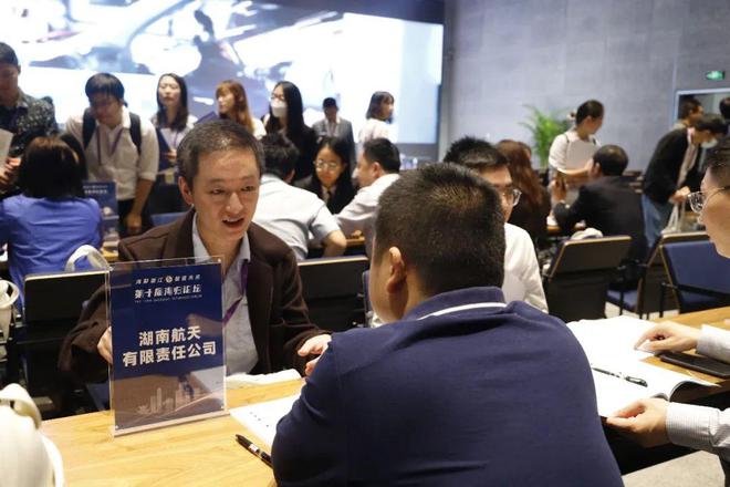 特朗普归来美国移民的天塌了！润人往国内回流我们该不该收？(图8)