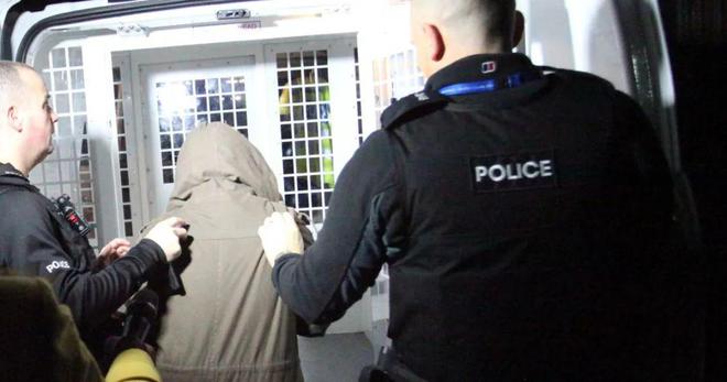 移民再收紧数百黑工被逮捕！英国就业市场进入自疫情以来最严峻时刻(图2)