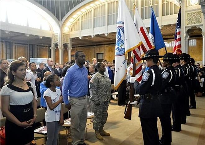 美国绿卡和美国国籍是什么关系？两者有什么区别？(图8)