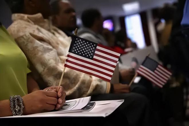 美国绿卡和美国国籍是什么关系？两者有什么区别？(图7)