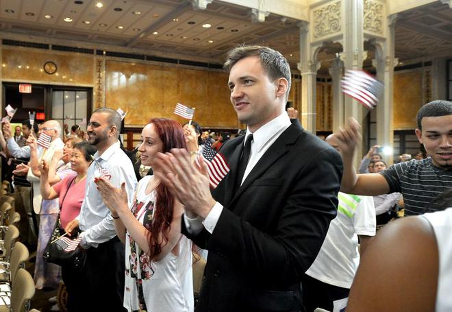 美国绿卡和美国国籍是什么关系？两者有什么区别？(图11)