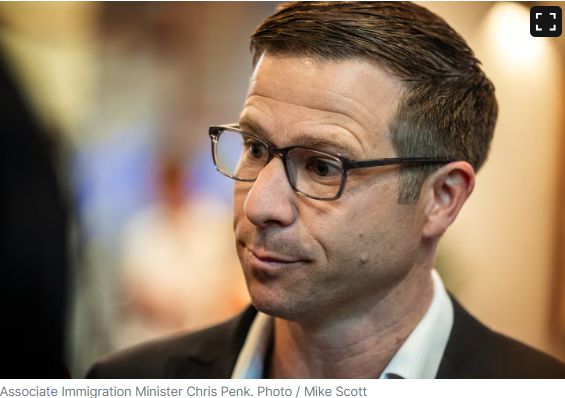 九游娱乐：“耻辱！”18岁亚裔少年在新西兰出生长大如今要被遣返回“祖国”！NZ移民部长：“他们有其他选择！”(图6)