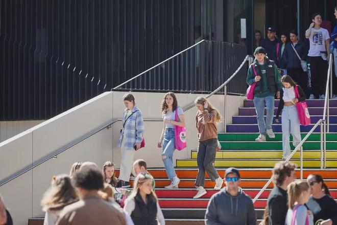 失控！澳洲学生签疯狂放水！政府“收紧移民”成玩笑？(图2)