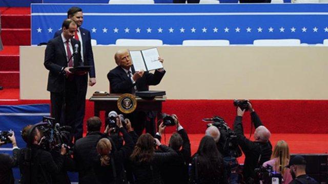 特朗普上任后超3万名联邦雇员被裁政府瘦身引争议(图1)