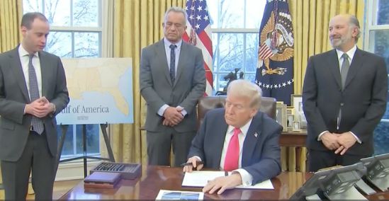 九游娱乐：昨天最新移民新政来了！500万就拿美国升级版绿卡新加坡身份还吃香吗？(图7)