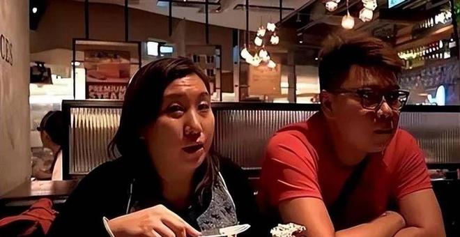 九游娱乐：香港女教师放弃4万月薪和丈夫移民英国后当起了流水线工人(图9)