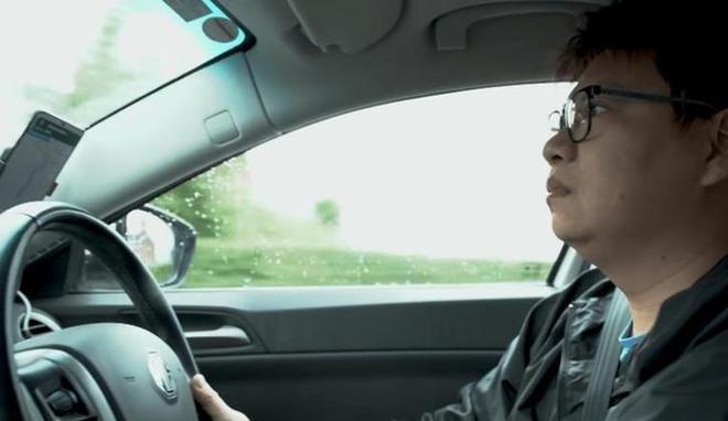 九游娱乐：香港女教师放弃4万月薪和丈夫移民英国后当起了流水线工人(图8)