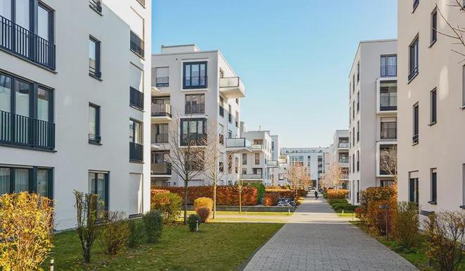 九游娱乐：澳洲疯了！禁止中国人买房？!移民狂砍25%政策大地震(图12)