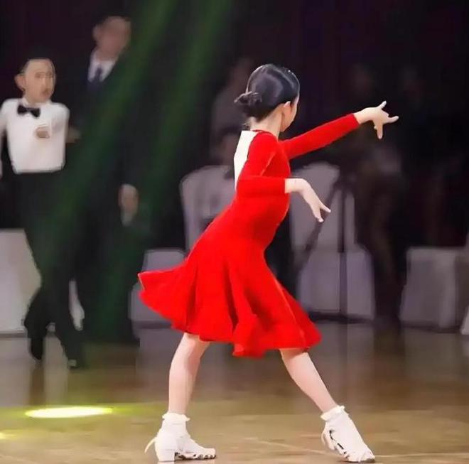 多人爆料孙俪全家移民国外10年前开始铺路难怪女儿去英国比赛(图18)