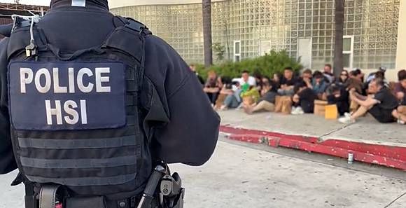 美移民局突击搜查地下夜店拘36人(图2)