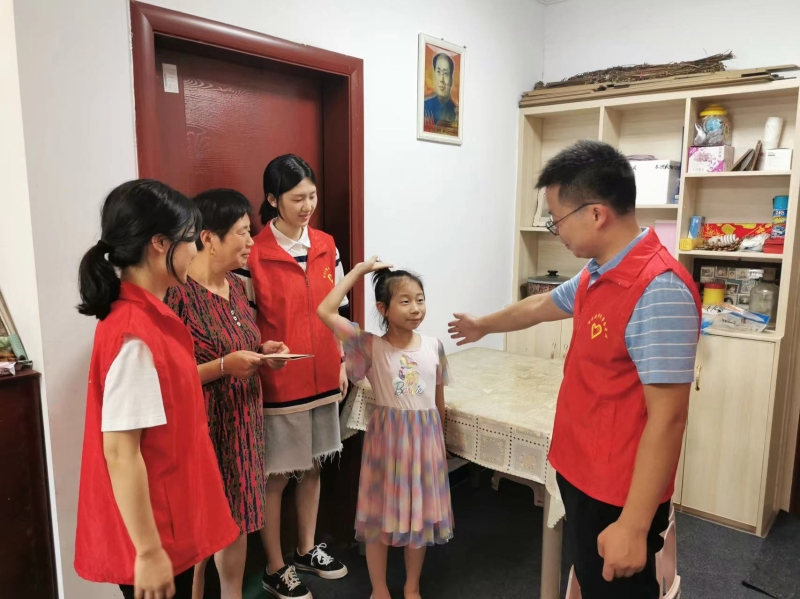 九游娱乐文化：市库区移民事务中心赴群众街社区开展8月创文志愿服务活动(图2)