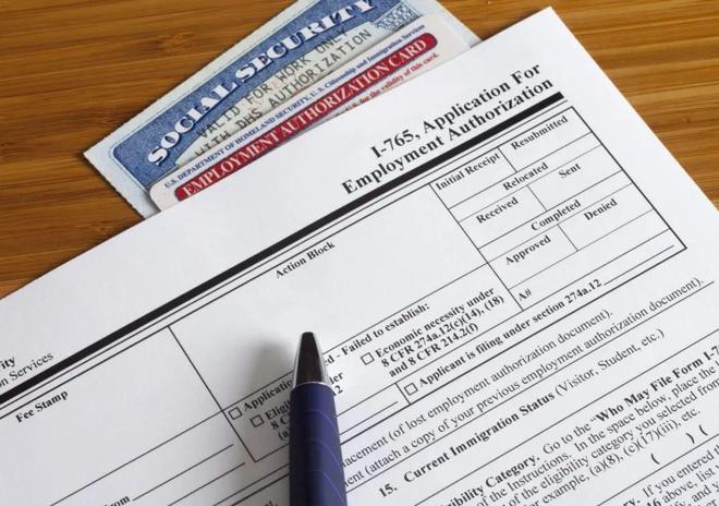 重磅！曝川普重大移民改革：庇护等待期不再发工卡除非……(图2)