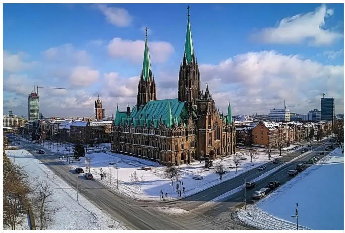 外联出国：信号明确！暴跌71%！2025Q2加拿大移民数据揭示未来3年趋势！(图4)