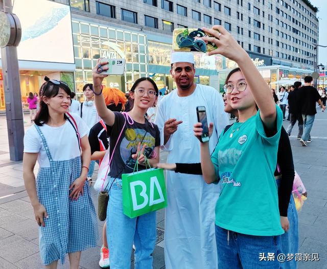 九游娱乐文化：“2000万老外涌入中国”透视外籍人士来华热潮回升(图2)